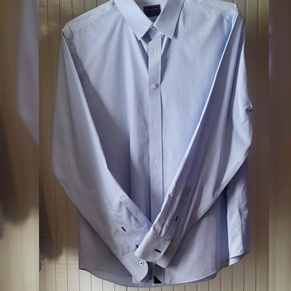 UNTUCKIt Large Blue Shirt